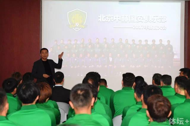 被绑在刑具上疯狂高潮