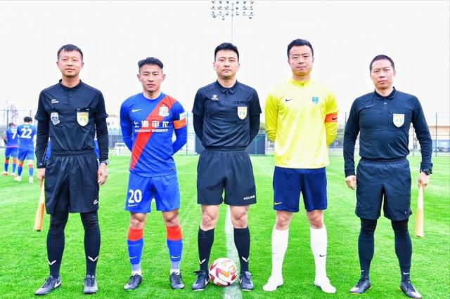 他扒开我的内裤强吻我下面视频